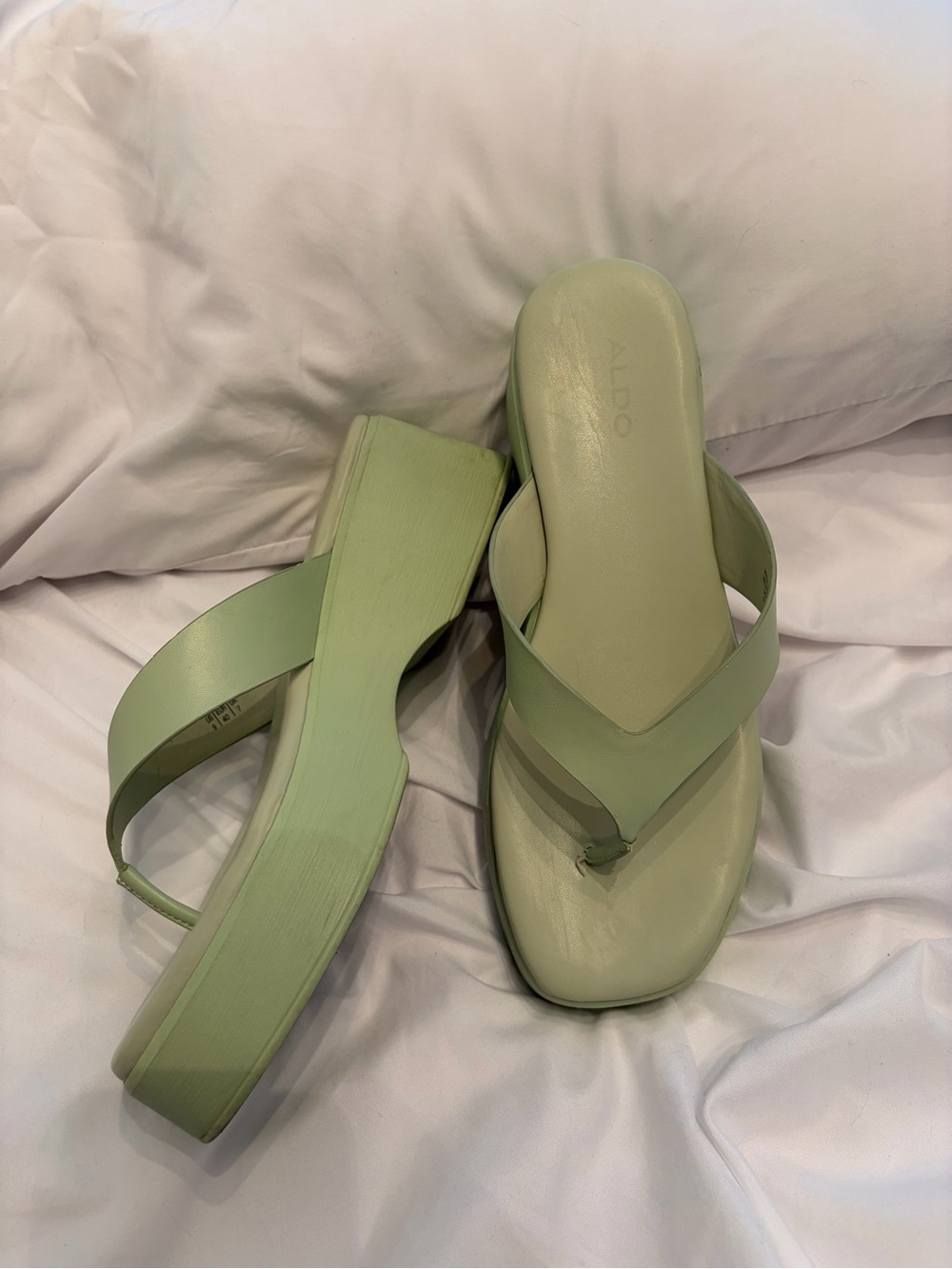 Aldo Sage Green Square Toe Thong Wedges Sz 9